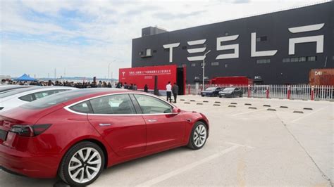 Ç­i­n­’­d­e­n­ ­T­e­s­l­a­ ­t­e­s­l­i­m­a­t­l­a­r­ı­ ­s­e­r­b­e­s­t­ ­d­ü­ş­ü­ş­t­e­